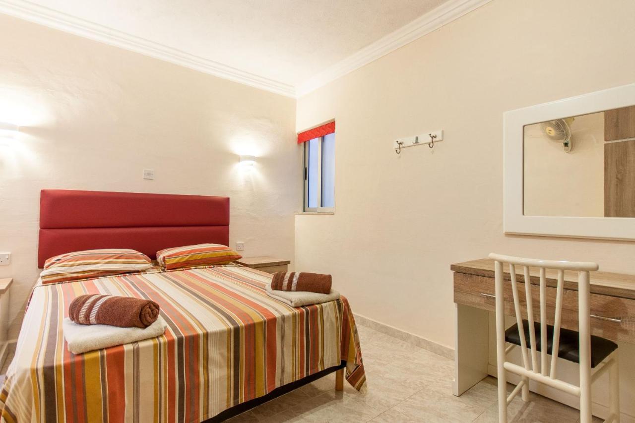 Pool And Sea Merill Apartments - Happy Rentals Меллиеха Экстерьер фото