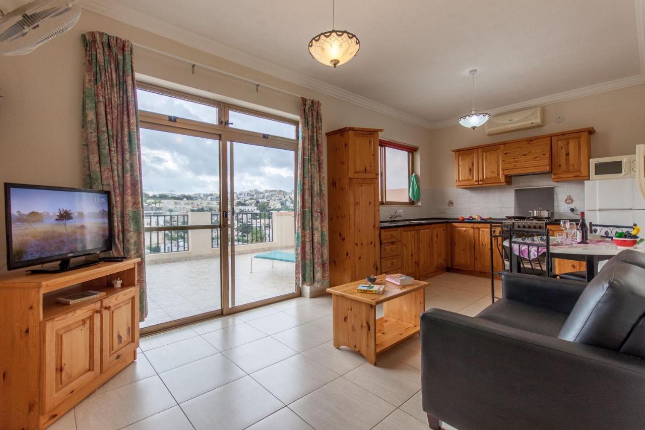 Pool And Sea Merill Apartments - Happy Rentals Меллиеха Экстерьер фото