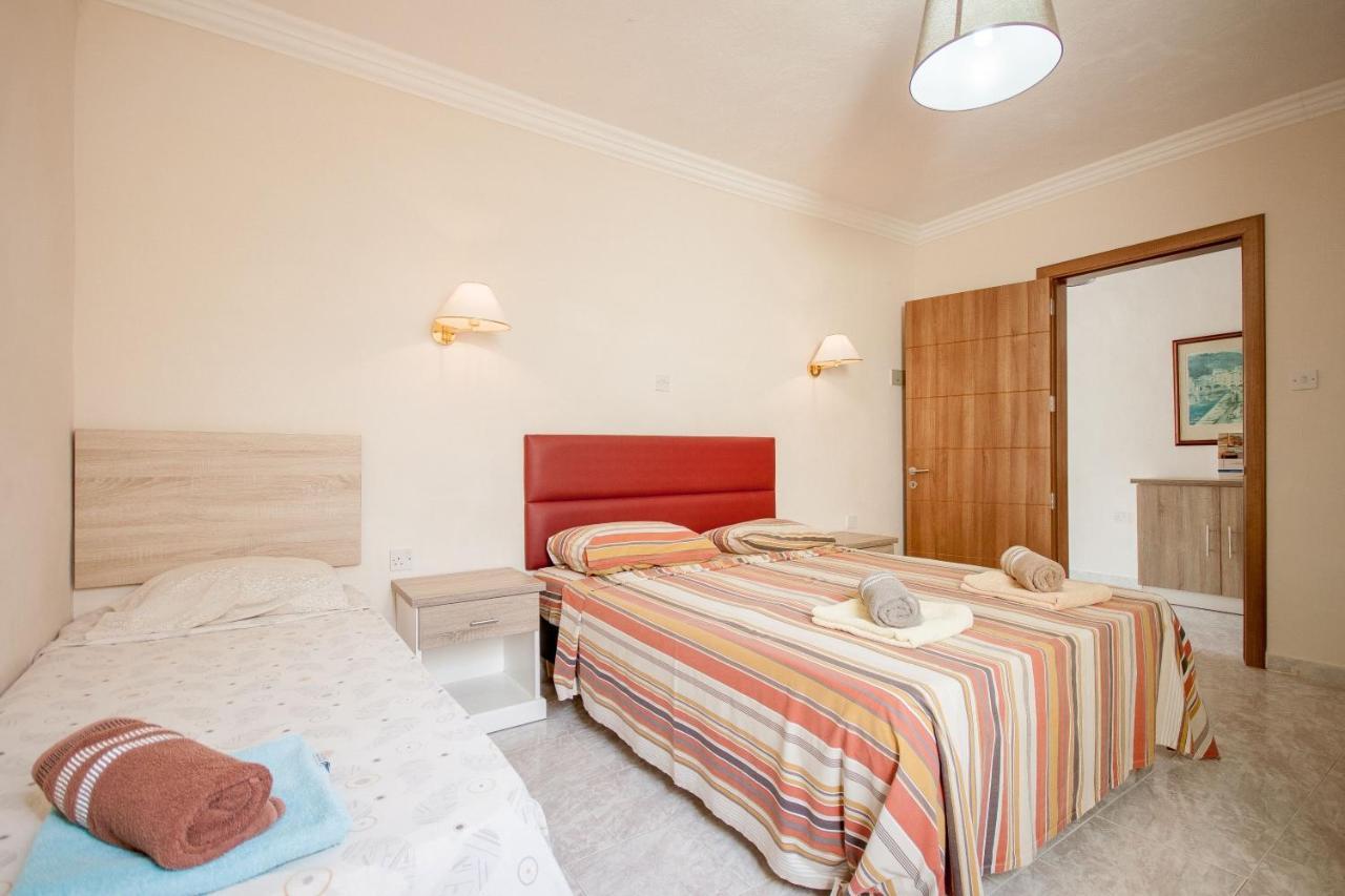 Pool And Sea Merill Apartments - Happy Rentals Меллиеха Экстерьер фото