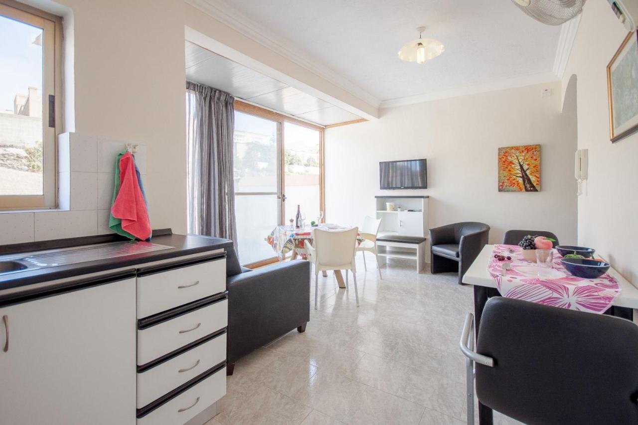 Pool And Sea Merill Apartments - Happy Rentals Меллиеха Экстерьер фото