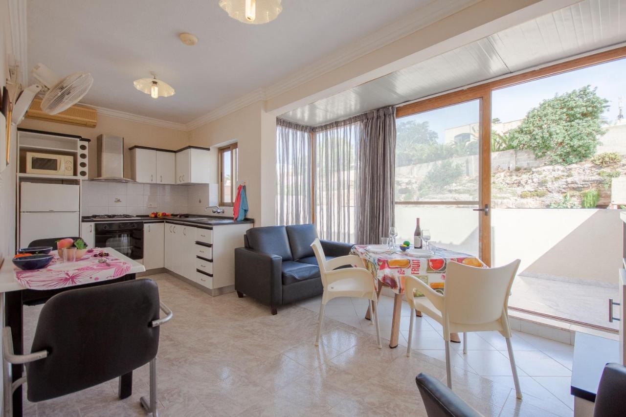 Pool And Sea Merill Apartments - Happy Rentals Меллиеха Экстерьер фото