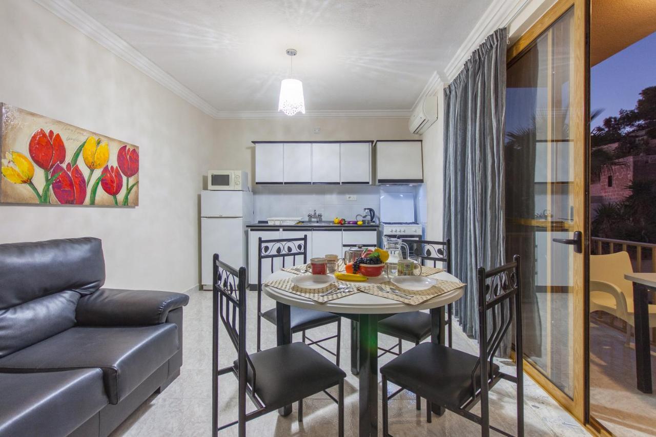 Pool And Sea Merill Apartments - Happy Rentals Меллиеха Экстерьер фото