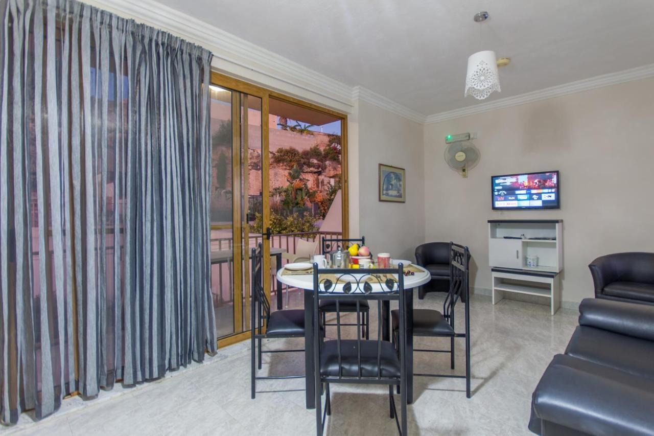 Pool And Sea Merill Apartments - Happy Rentals Меллиеха Экстерьер фото