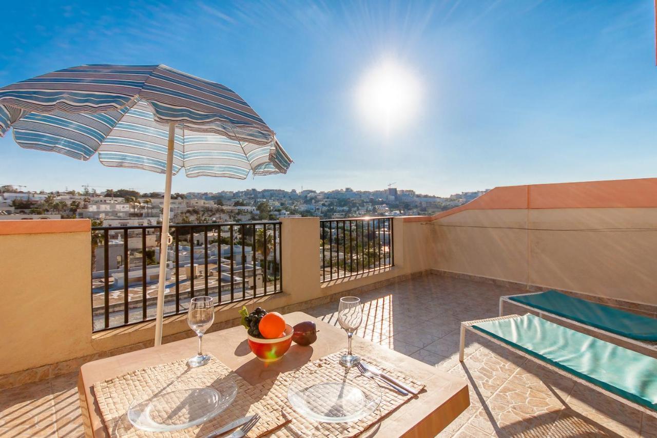 Pool And Sea Merill Apartments - Happy Rentals Меллиеха Экстерьер фото