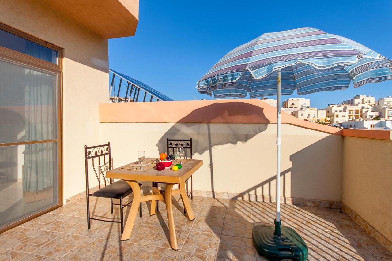 Pool And Sea Merill Apartments - Happy Rentals Меллиеха Экстерьер фото