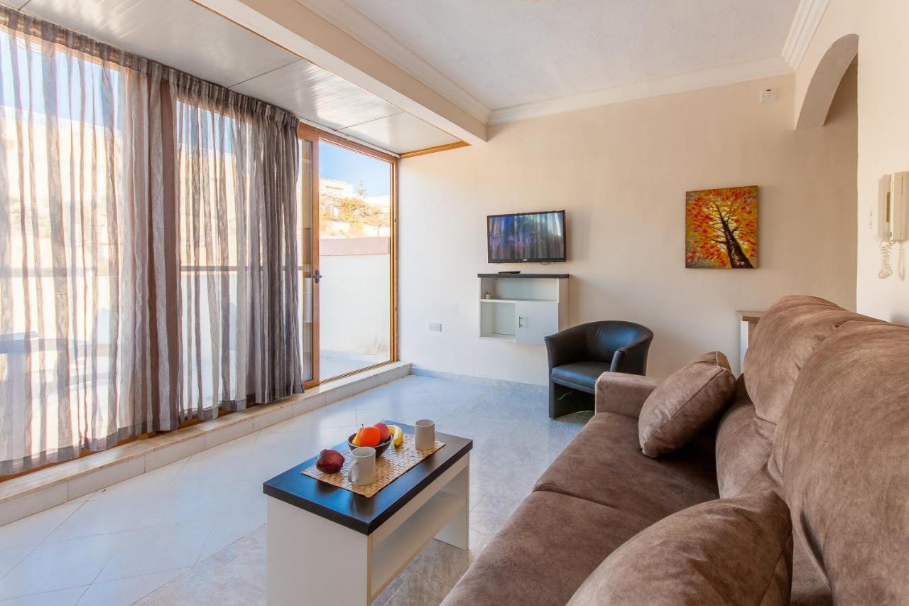 Pool And Sea Merill Apartments - Happy Rentals Меллиеха Экстерьер фото